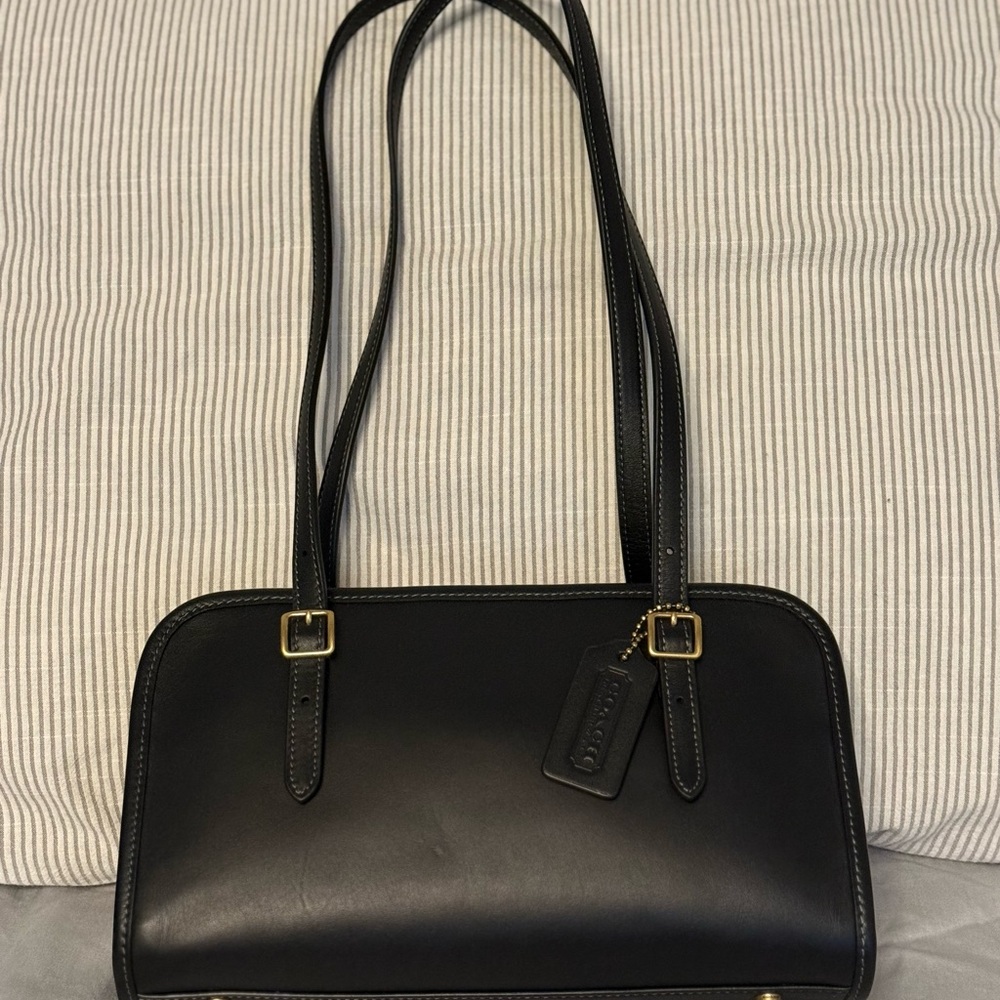 Coach Swing Zip Shoulder Bag - Black